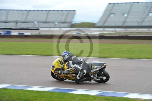 Motorcycle action photographs;Rockingham;Rockingham photographs;Trackday digital images;event digital images;eventdigitalimages;no limits trackday;peter wileman photography;rockingham corby northamptonshire;trackday;trackday photos
