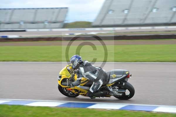 Motorcycle action photographs;Rockingham;Rockingham photographs;Trackday digital images;event digital images;eventdigitalimages;no limits trackday;peter wileman photography;rockingham corby northamptonshire;trackday;trackday photos