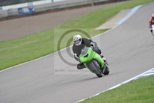 Motorcycle action photographs;Rockingham;Rockingham photographs;Trackday digital images;event digital images;eventdigitalimages;no limits trackday;peter wileman photography;rockingham corby northamptonshire;trackday;trackday photos