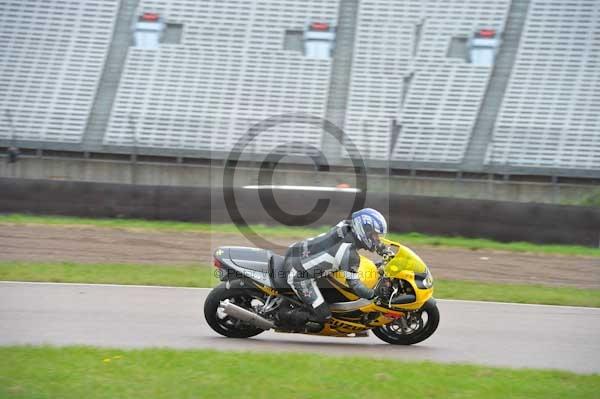 Motorcycle action photographs;Rockingham;Rockingham photographs;Trackday digital images;event digital images;eventdigitalimages;no limits trackday;peter wileman photography;rockingham corby northamptonshire;trackday;trackday photos