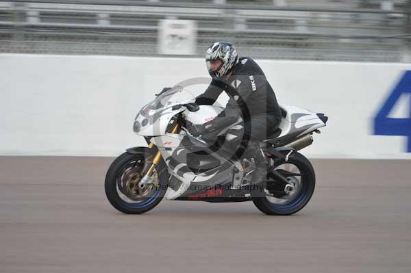Motorcycle action photographs;Rockingham;Rockingham photographs;Trackday digital images;event digital images;eventdigitalimages;no limits trackday;peter wileman photography;rockingham corby northamptonshire;trackday;trackday photos