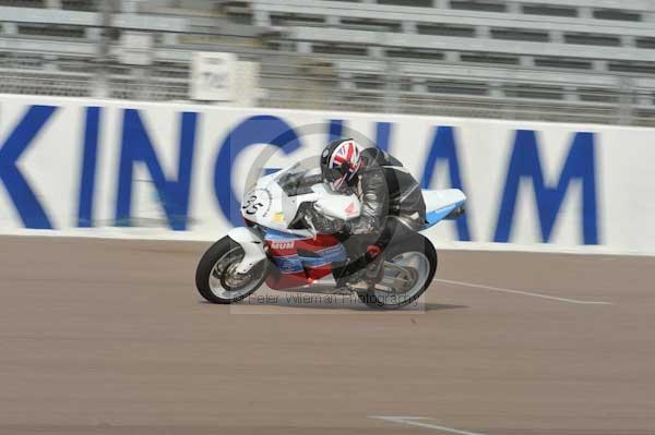 Motorcycle action photographs;Rockingham;Rockingham photographs;Trackday digital images;event digital images;eventdigitalimages;no limits trackday;peter wileman photography;rockingham corby northamptonshire;trackday;trackday photos