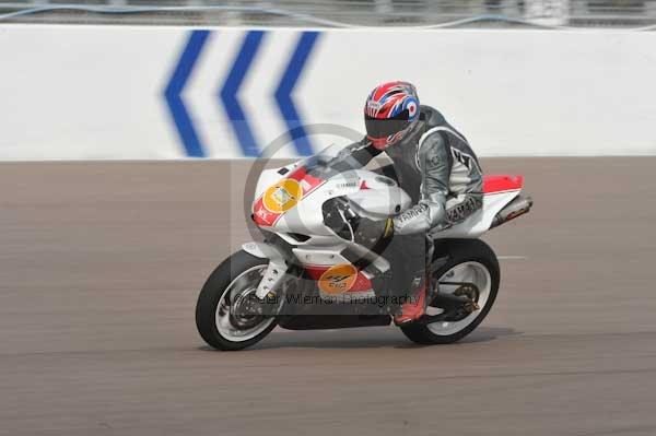 Motorcycle action photographs;Rockingham;Rockingham photographs;Trackday digital images;event digital images;eventdigitalimages;no limits trackday;peter wileman photography;rockingham corby northamptonshire;trackday;trackday photos