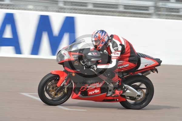 Motorcycle action photographs;Rockingham;Rockingham photographs;Trackday digital images;event digital images;eventdigitalimages;no limits trackday;peter wileman photography;rockingham corby northamptonshire;trackday;trackday photos