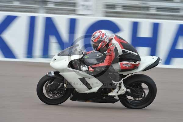 Motorcycle action photographs;Rockingham;Rockingham photographs;Trackday digital images;event digital images;eventdigitalimages;no limits trackday;peter wileman photography;rockingham corby northamptonshire;trackday;trackday photos
