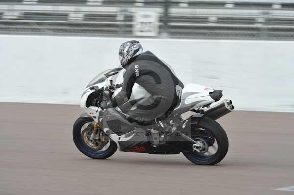 Motorcycle action photographs;Rockingham;Rockingham photographs;Trackday digital images;event digital images;eventdigitalimages;no limits trackday;peter wileman photography;rockingham corby northamptonshire;trackday;trackday photos