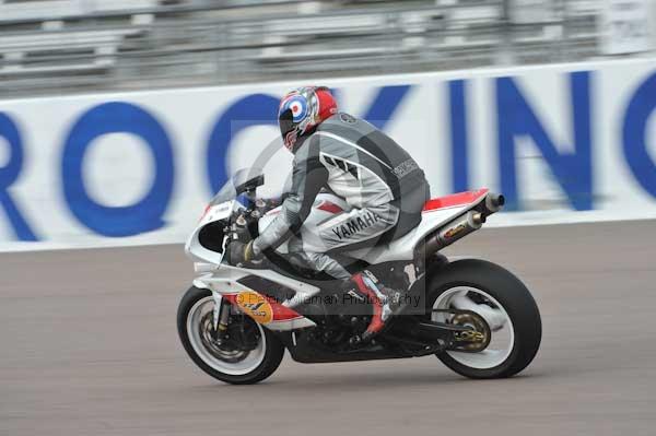 Motorcycle action photographs;Rockingham;Rockingham photographs;Trackday digital images;event digital images;eventdigitalimages;no limits trackday;peter wileman photography;rockingham corby northamptonshire;trackday;trackday photos