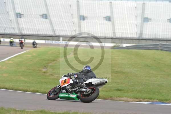Motorcycle action photographs;Rockingham;Rockingham photographs;Trackday digital images;event digital images;eventdigitalimages;no limits trackday;peter wileman photography;rockingham corby northamptonshire;trackday;trackday photos