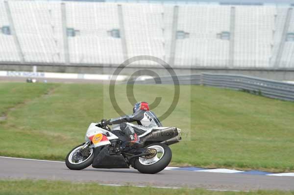 Motorcycle action photographs;Rockingham;Rockingham photographs;Trackday digital images;event digital images;eventdigitalimages;no limits trackday;peter wileman photography;rockingham corby northamptonshire;trackday;trackday photos