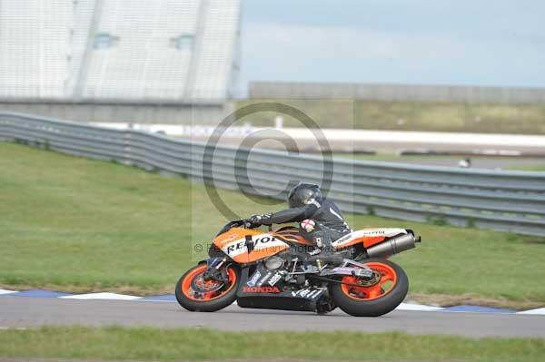 Motorcycle action photographs;Rockingham;Rockingham photographs;Trackday digital images;event digital images;eventdigitalimages;no limits trackday;peter wileman photography;rockingham corby northamptonshire;trackday;trackday photos