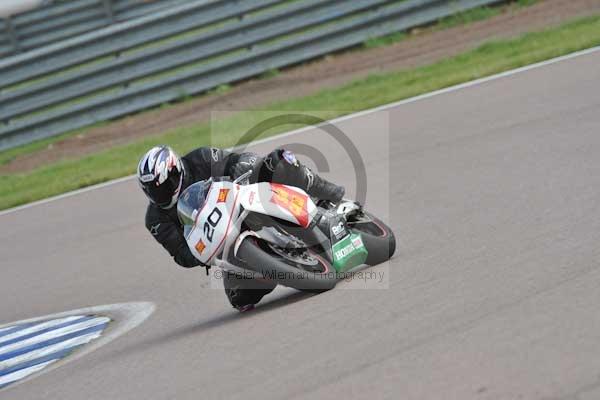 Motorcycle action photographs;Rockingham;Rockingham photographs;Trackday digital images;event digital images;eventdigitalimages;no limits trackday;peter wileman photography;rockingham corby northamptonshire;trackday;trackday photos