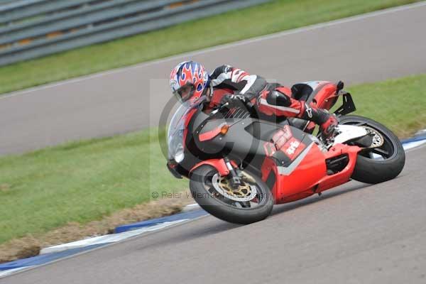 Motorcycle action photographs;Rockingham;Rockingham photographs;Trackday digital images;event digital images;eventdigitalimages;no limits trackday;peter wileman photography;rockingham corby northamptonshire;trackday;trackday photos