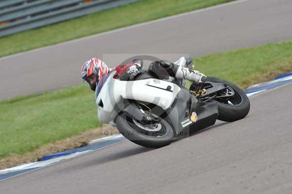 Motorcycle action photographs;Rockingham;Rockingham photographs;Trackday digital images;event digital images;eventdigitalimages;no limits trackday;peter wileman photography;rockingham corby northamptonshire;trackday;trackday photos
