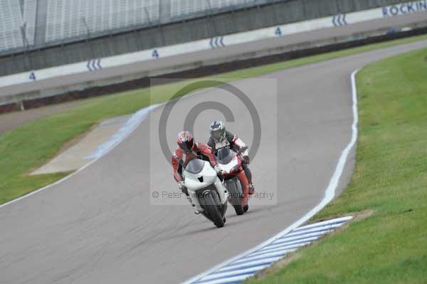 Motorcycle action photographs;Rockingham;Rockingham photographs;Trackday digital images;event digital images;eventdigitalimages;no limits trackday;peter wileman photography;rockingham corby northamptonshire;trackday;trackday photos