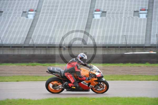 Motorcycle action photographs;Rockingham;Rockingham photographs;Trackday digital images;event digital images;eventdigitalimages;no limits trackday;peter wileman photography;rockingham corby northamptonshire;trackday;trackday photos