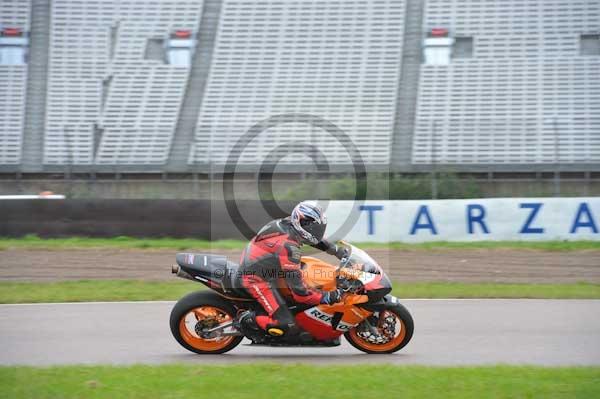 Motorcycle action photographs;Rockingham;Rockingham photographs;Trackday digital images;event digital images;eventdigitalimages;no limits trackday;peter wileman photography;rockingham corby northamptonshire;trackday;trackday photos