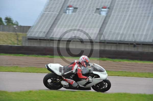 Motorcycle action photographs;Rockingham;Rockingham photographs;Trackday digital images;event digital images;eventdigitalimages;no limits trackday;peter wileman photography;rockingham corby northamptonshire;trackday;trackday photos