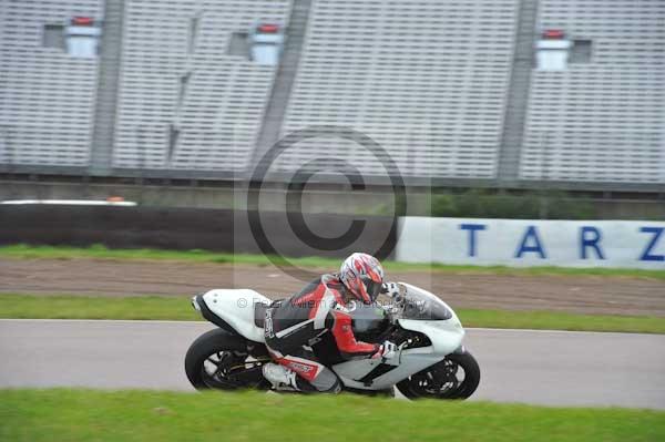 Motorcycle action photographs;Rockingham;Rockingham photographs;Trackday digital images;event digital images;eventdigitalimages;no limits trackday;peter wileman photography;rockingham corby northamptonshire;trackday;trackday photos