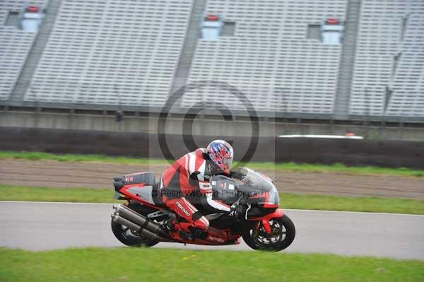 Motorcycle action photographs;Rockingham;Rockingham photographs;Trackday digital images;event digital images;eventdigitalimages;no limits trackday;peter wileman photography;rockingham corby northamptonshire;trackday;trackday photos