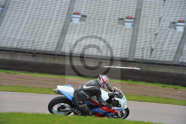 Motorcycle action photographs;Rockingham;Rockingham photographs;Trackday digital images;event digital images;eventdigitalimages;no limits trackday;peter wileman photography;rockingham corby northamptonshire;trackday;trackday photos
