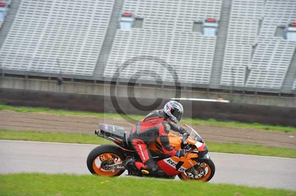 Motorcycle action photographs;Rockingham;Rockingham photographs;Trackday digital images;event digital images;eventdigitalimages;no limits trackday;peter wileman photography;rockingham corby northamptonshire;trackday;trackday photos