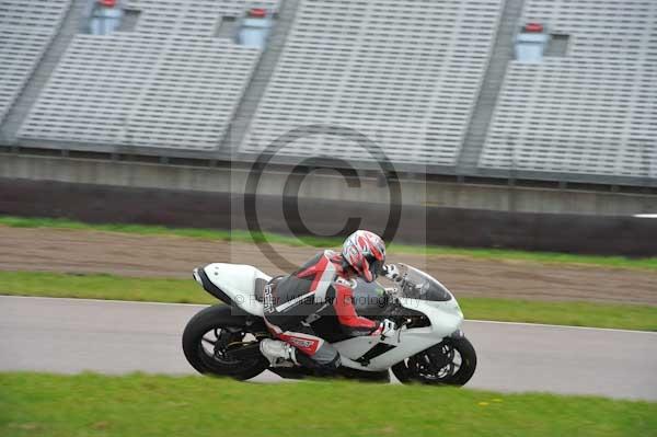 Motorcycle action photographs;Rockingham;Rockingham photographs;Trackday digital images;event digital images;eventdigitalimages;no limits trackday;peter wileman photography;rockingham corby northamptonshire;trackday;trackday photos