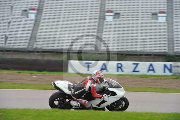 Motorcycle action photographs;Rockingham;Rockingham photographs;Trackday digital images;event digital images;eventdigitalimages;no limits trackday;peter wileman photography;rockingham corby northamptonshire;trackday;trackday photos