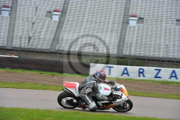 Motorcycle action photographs;Rockingham;Rockingham photographs;Trackday digital images;event digital images;eventdigitalimages;no limits trackday;peter wileman photography;rockingham corby northamptonshire;trackday;trackday photos