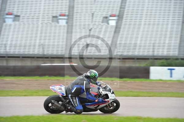 Motorcycle action photographs;Rockingham;Rockingham photographs;Trackday digital images;event digital images;eventdigitalimages;no limits trackday;peter wileman photography;rockingham corby northamptonshire;trackday;trackday photos