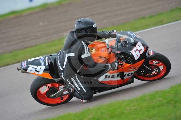 Motorcycle action photographs;Rockingham;Rockingham photographs;Trackday digital images;event digital images;eventdigitalimages;no limits trackday;peter wileman photography;rockingham corby northamptonshire;trackday;trackday photos