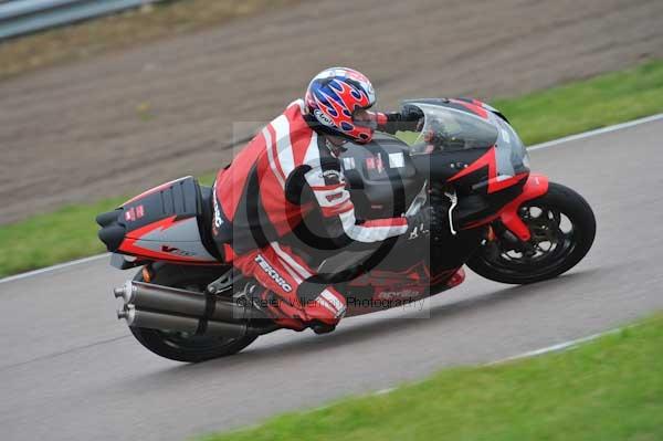 Motorcycle action photographs;Rockingham;Rockingham photographs;Trackday digital images;event digital images;eventdigitalimages;no limits trackday;peter wileman photography;rockingham corby northamptonshire;trackday;trackday photos