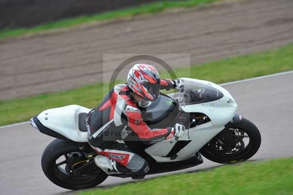 Motorcycle action photographs;Rockingham;Rockingham photographs;Trackday digital images;event digital images;eventdigitalimages;no limits trackday;peter wileman photography;rockingham corby northamptonshire;trackday;trackday photos