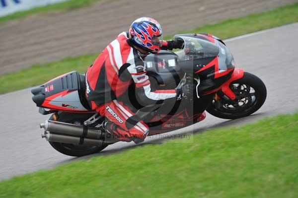 Motorcycle action photographs;Rockingham;Rockingham photographs;Trackday digital images;event digital images;eventdigitalimages;no limits trackday;peter wileman photography;rockingham corby northamptonshire;trackday;trackday photos
