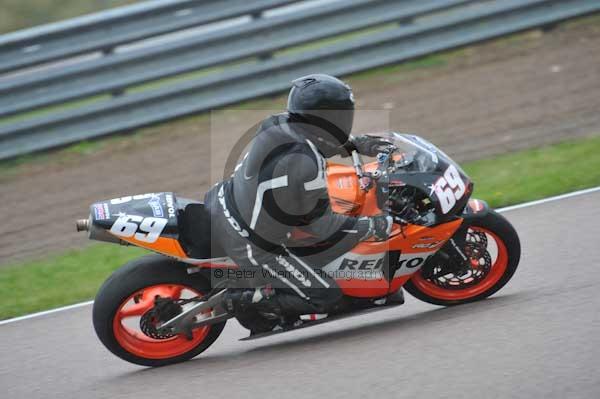 Motorcycle action photographs;Rockingham;Rockingham photographs;Trackday digital images;event digital images;eventdigitalimages;no limits trackday;peter wileman photography;rockingham corby northamptonshire;trackday;trackday photos