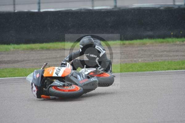Motorcycle action photographs;Rockingham;Rockingham photographs;Trackday digital images;event digital images;eventdigitalimages;no limits trackday;peter wileman photography;rockingham corby northamptonshire;trackday;trackday photos