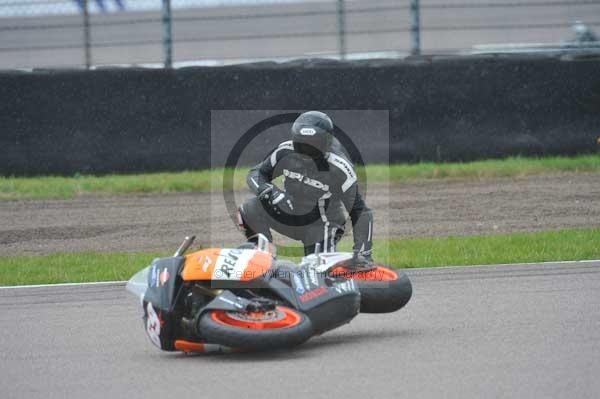 Motorcycle action photographs;Rockingham;Rockingham photographs;Trackday digital images;event digital images;eventdigitalimages;no limits trackday;peter wileman photography;rockingham corby northamptonshire;trackday;trackday photos