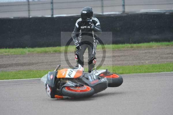 Motorcycle action photographs;Rockingham;Rockingham photographs;Trackday digital images;event digital images;eventdigitalimages;no limits trackday;peter wileman photography;rockingham corby northamptonshire;trackday;trackday photos
