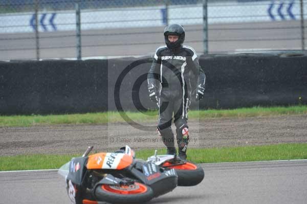 Motorcycle action photographs;Rockingham;Rockingham photographs;Trackday digital images;event digital images;eventdigitalimages;no limits trackday;peter wileman photography;rockingham corby northamptonshire;trackday;trackday photos