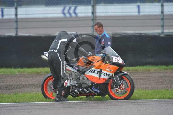 Motorcycle action photographs;Rockingham;Rockingham photographs;Trackday digital images;event digital images;eventdigitalimages;no limits trackday;peter wileman photography;rockingham corby northamptonshire;trackday;trackday photos