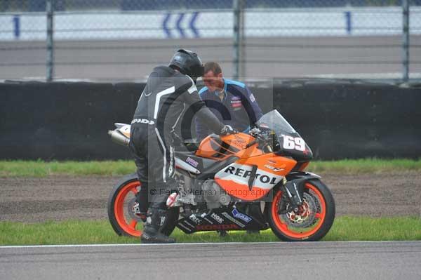 Motorcycle action photographs;Rockingham;Rockingham photographs;Trackday digital images;event digital images;eventdigitalimages;no limits trackday;peter wileman photography;rockingham corby northamptonshire;trackday;trackday photos