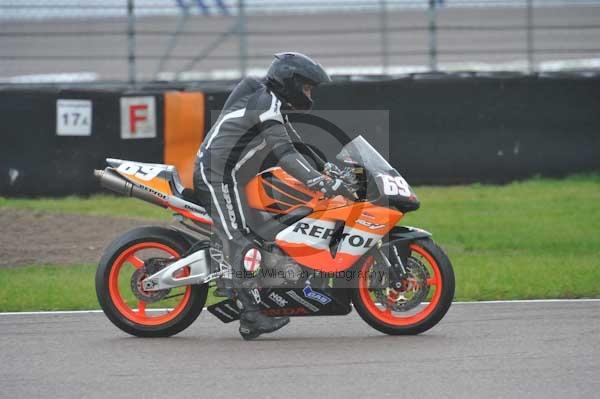 Motorcycle action photographs;Rockingham;Rockingham photographs;Trackday digital images;event digital images;eventdigitalimages;no limits trackday;peter wileman photography;rockingham corby northamptonshire;trackday;trackday photos