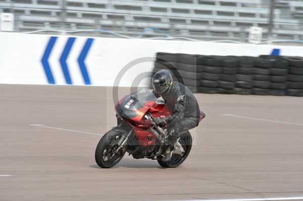 Motorcycle action photographs;Rockingham;Rockingham photographs;Trackday digital images;event digital images;eventdigitalimages;no limits trackday;peter wileman photography;rockingham corby northamptonshire;trackday;trackday photos