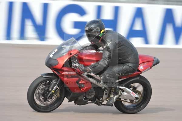 Motorcycle action photographs;Rockingham;Rockingham photographs;Trackday digital images;event digital images;eventdigitalimages;no limits trackday;peter wileman photography;rockingham corby northamptonshire;trackday;trackday photos