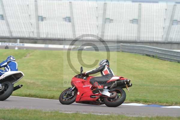 Motorcycle action photographs;Rockingham;Rockingham photographs;Trackday digital images;event digital images;eventdigitalimages;no limits trackday;peter wileman photography;rockingham corby northamptonshire;trackday;trackday photos