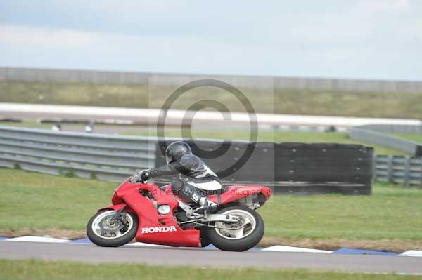 Motorcycle action photographs;Rockingham;Rockingham photographs;Trackday digital images;event digital images;eventdigitalimages;no limits trackday;peter wileman photography;rockingham corby northamptonshire;trackday;trackday photos