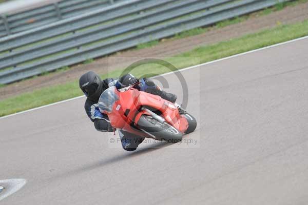 Motorcycle action photographs;Rockingham;Rockingham photographs;Trackday digital images;event digital images;eventdigitalimages;no limits trackday;peter wileman photography;rockingham corby northamptonshire;trackday;trackday photos