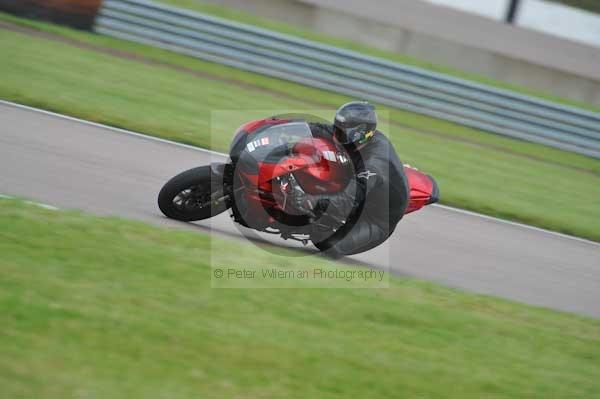 Motorcycle action photographs;Rockingham;Rockingham photographs;Trackday digital images;event digital images;eventdigitalimages;no limits trackday;peter wileman photography;rockingham corby northamptonshire;trackday;trackday photos