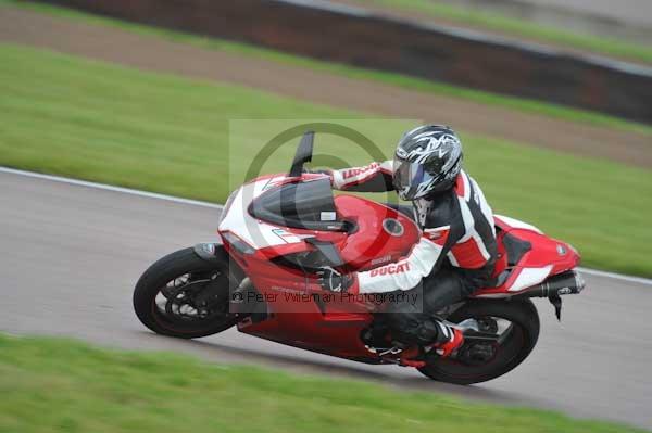 Motorcycle action photographs;Rockingham;Rockingham photographs;Trackday digital images;event digital images;eventdigitalimages;no limits trackday;peter wileman photography;rockingham corby northamptonshire;trackday;trackday photos