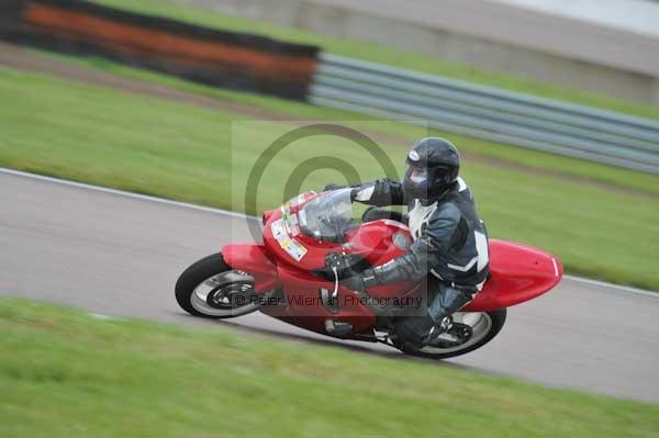 Motorcycle action photographs;Rockingham;Rockingham photographs;Trackday digital images;event digital images;eventdigitalimages;no limits trackday;peter wileman photography;rockingham corby northamptonshire;trackday;trackday photos