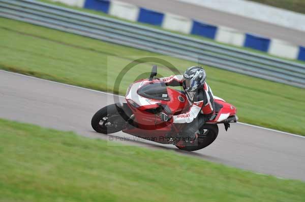 Motorcycle action photographs;Rockingham;Rockingham photographs;Trackday digital images;event digital images;eventdigitalimages;no limits trackday;peter wileman photography;rockingham corby northamptonshire;trackday;trackday photos